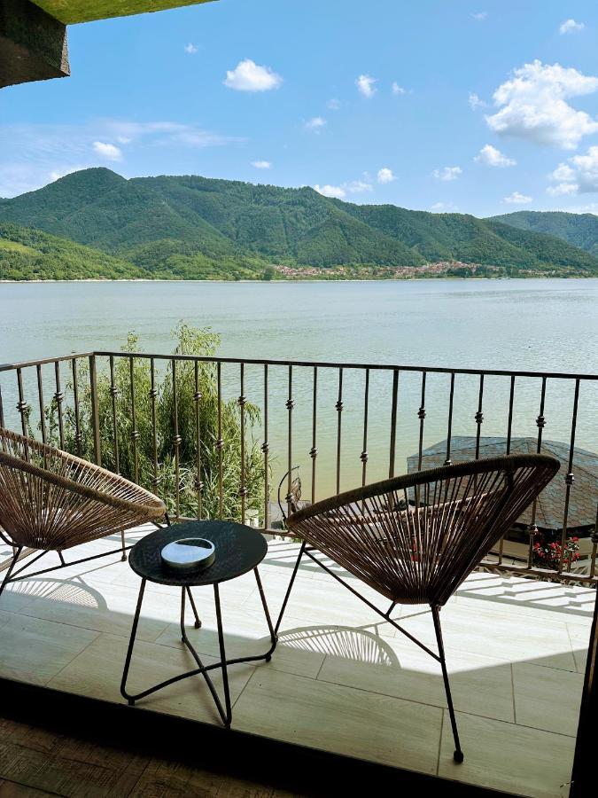 Noah River House Оршова Экстерьер фото